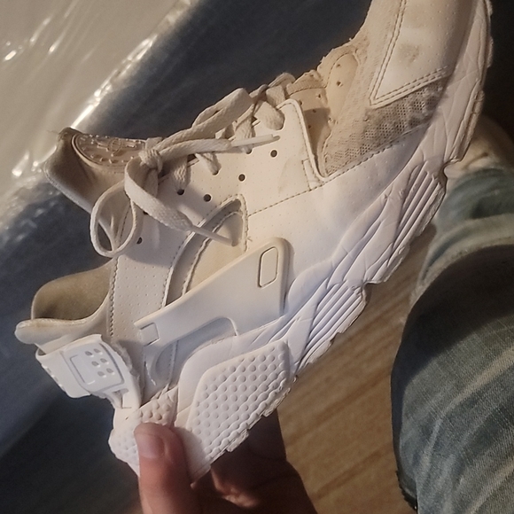 Nike Air Huaraches - Picture 2 of 7